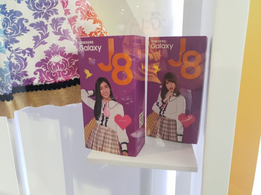 Samsung Galaxy J8 BNK48 Special Limited Boxset (3)